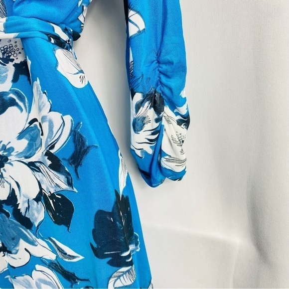 Robert Louis Women’s Sz Med. Blue W/ White Floral Ruffle V-Neck Faux Wrap Dress - Picture 4 of 7